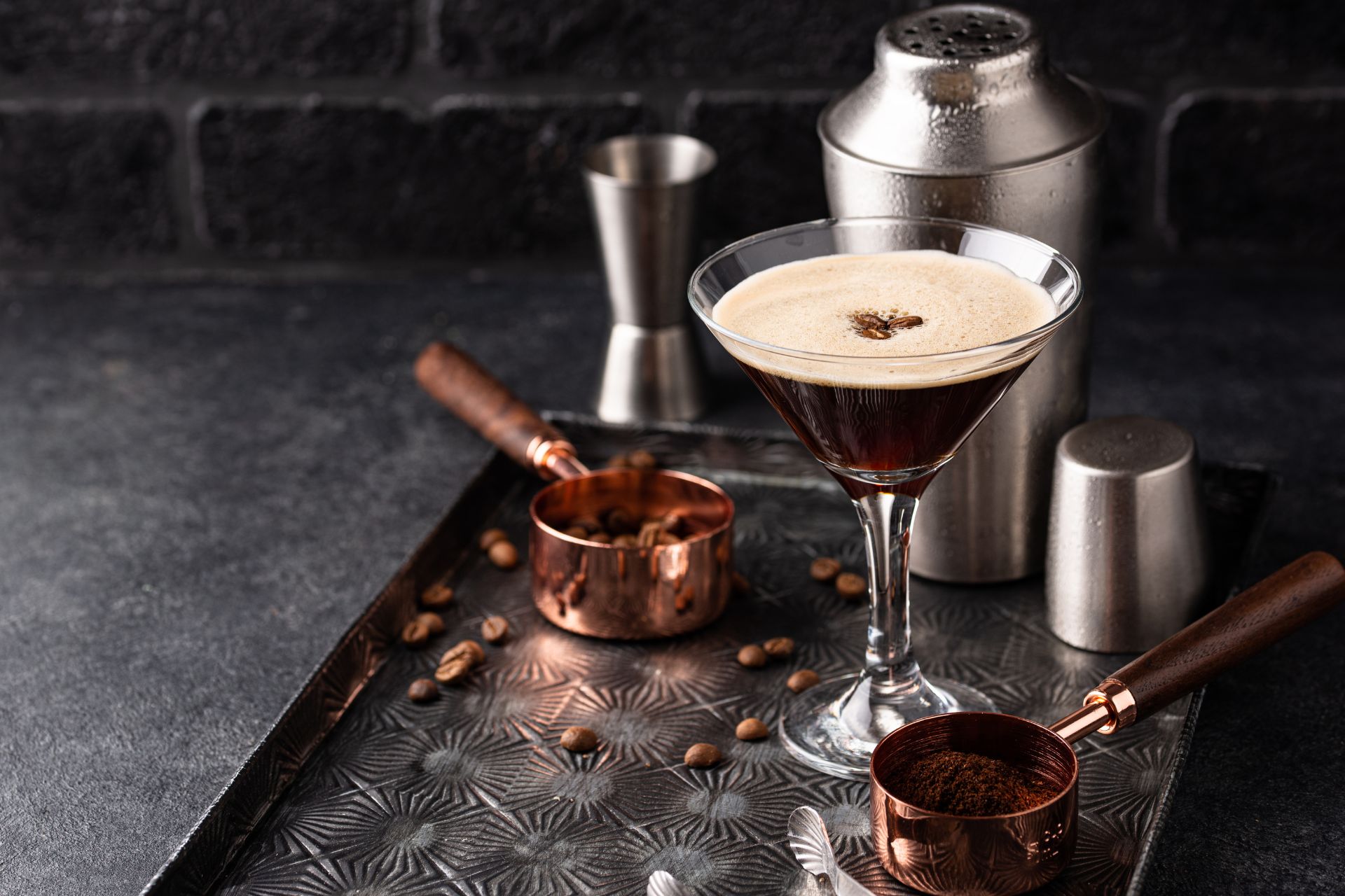 Espresso Martini: La Ricetta Perfetta per un Cocktail Iconico al Bar